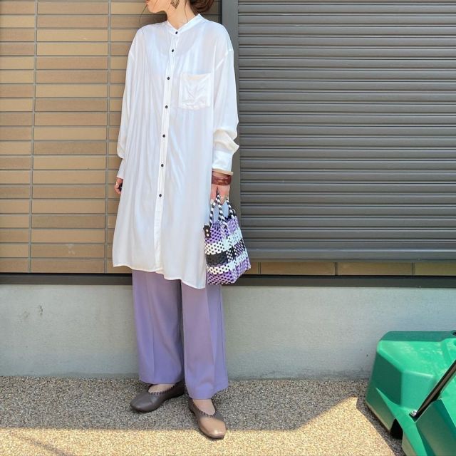 パープルカラーで叶える上品なナチュラルコーデ