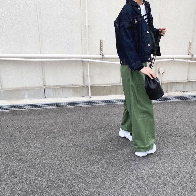 ゆったりしたシルエットのデニムジャケットが人気