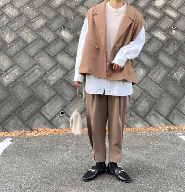 カジュアル マニッシュ ハンサム モード トラッドで使えるベージュ 巾着バッグ Hender Scheme エンダースキーマ X カジュアル マニッシュ ハンサム モード トラッドで使えるベージュ 巾着バッグ Hender Scheme エンダースキーマ X