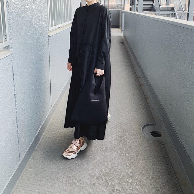 カジュアル シンプル レトロ ワントーン ゆるカジで使えるブラック ロング プリーツ シャツワンピース Ray Beams レイビームス