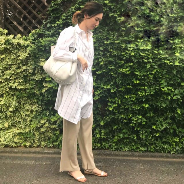 チュニックブラウスやロングシャツに合わせれば脚がほっそり見えに