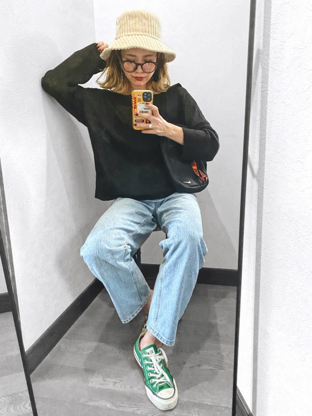 「ストレートシルエットのパンツ」なら足さばき抜群！