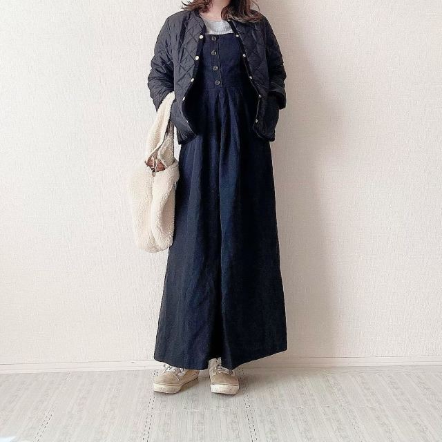 2｜オールインワン・サロペットパンツに羽織る