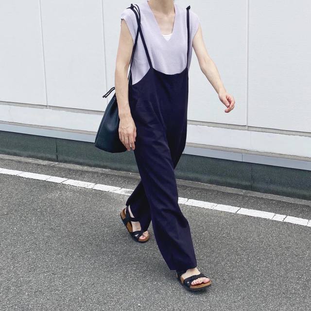 ノースリーブのサマーニットは「気温30度前後」