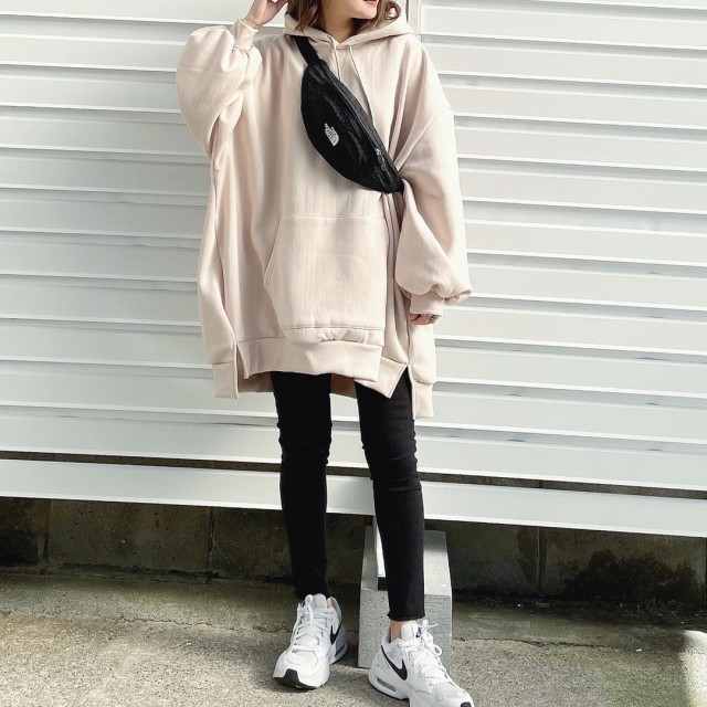 ブラック 無地 The North Face ザノースフェイス ボディーバッグ X 無地 Classical Elf クラシカルエルフ ベージュ オーバーサイズ パーカー スウェット 長袖 X 無地 Grl グレイル ブラック パンツ スキニー 九分丈 X 無地 Nike ナイキ ホワイト スニーカー
