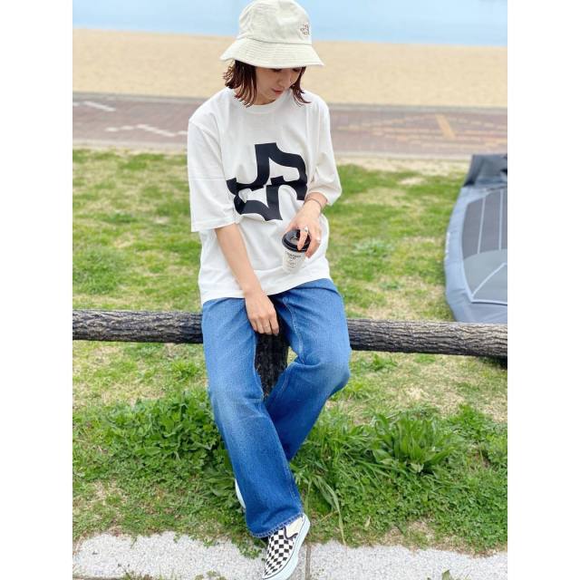 キャンプに合うパンツ6｜ゆるっとしたデニムパンツ