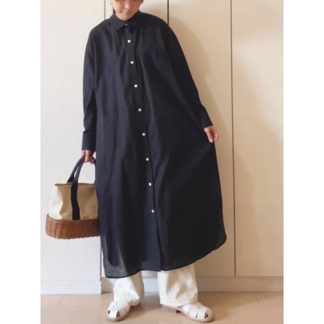 人気は「白のグルカサンダル」