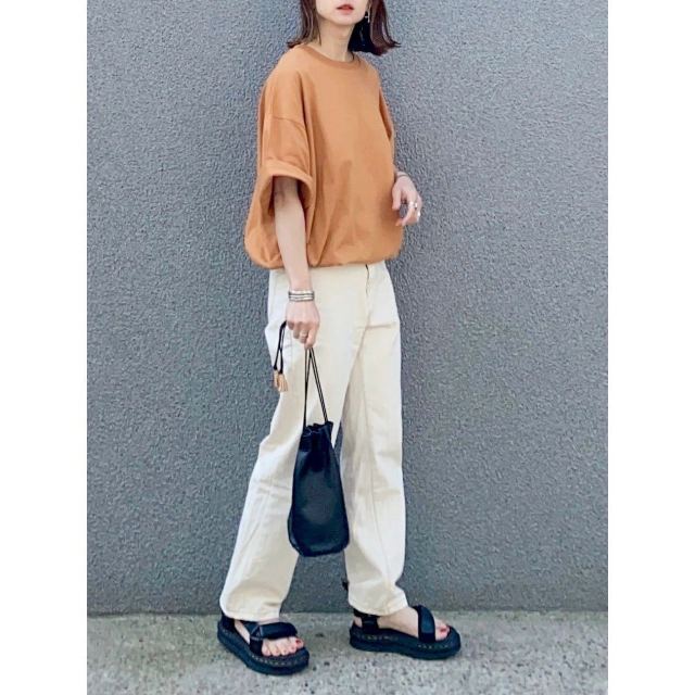 12｜ウエストインしたいときは「薄手Tシャツ＆袖をロールアップ」