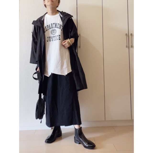 スカート気分なら雨濡れが目立たない「黒のタイトスカート」