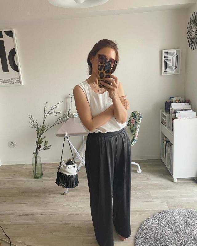 「タンクトップ×ロング丈のイージーパンツ」でおうち時間を