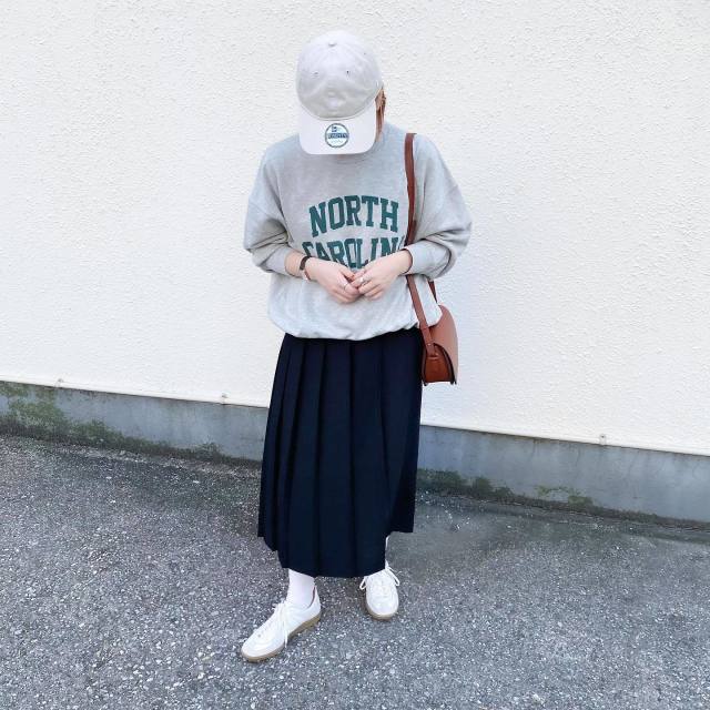 ロゴスウェットはナチュラル可愛く着こなすのもいい！