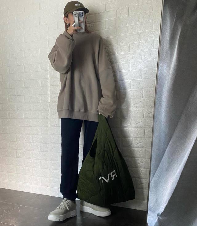 【40代ママ・秋キャンプの服装】テントの中では「スウェットパンツ」
