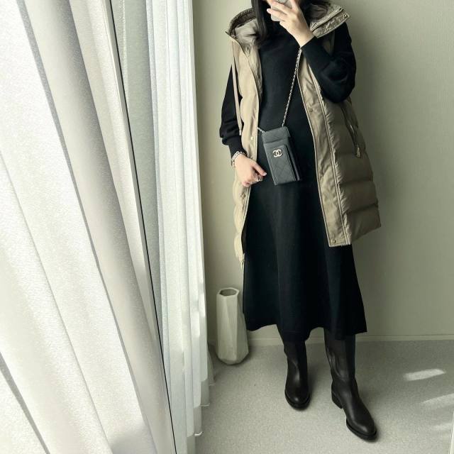 シンプルなワンピース｜ベストがアクセントになってくれる！