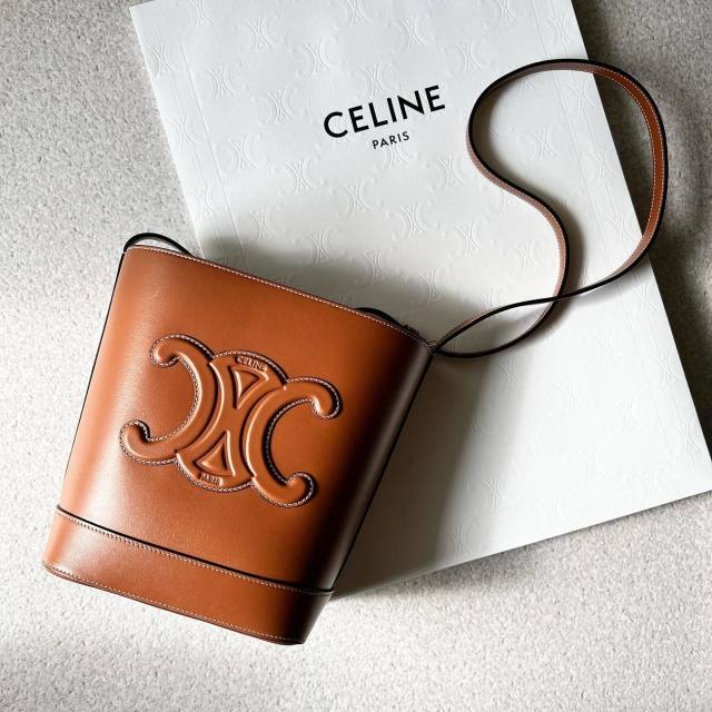 ショルダーバッグ ミニ キャメル レザー 無地 スクエア CELINE