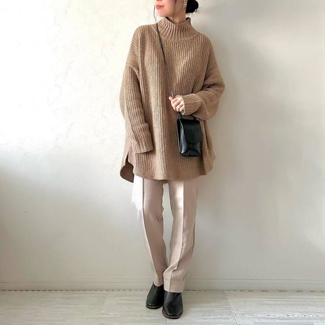 おしゃれなニュアンス＆体型カバーにも！ ラウンドヘムニット