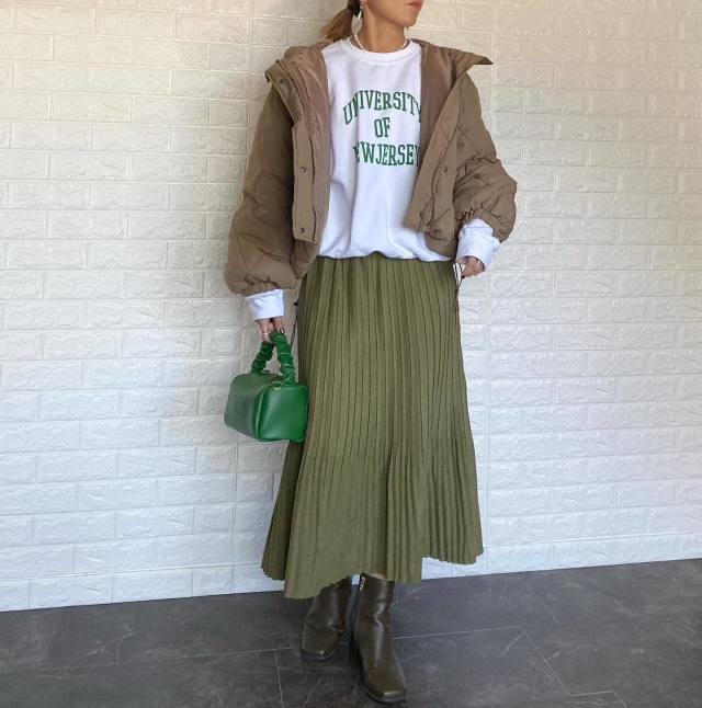 ブラウンダウン×グリーンならヘルシーな冬コーデが完成