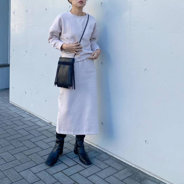 スマホとミニポーチだけで出かけたい日は、ブラックのミニショルダー！