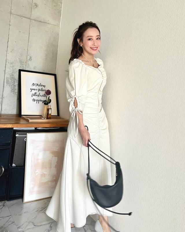 女性らしく見える「半円形・ハーフムーンのバッグ」