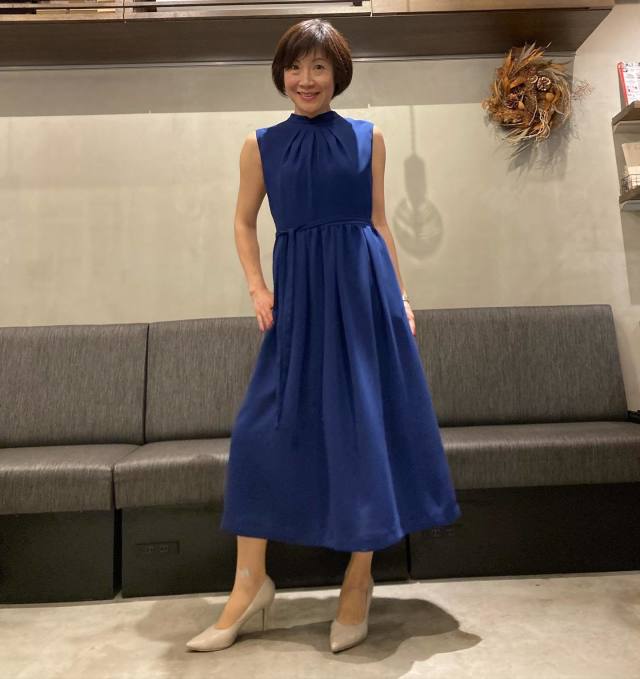 ポテチーノ ブラック ノースリーブエプロン ポテチーノ 花装飾