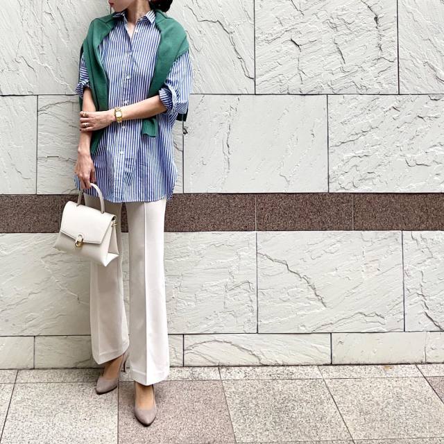 清潔感たっぷりな「ストライプ柄シャツ」