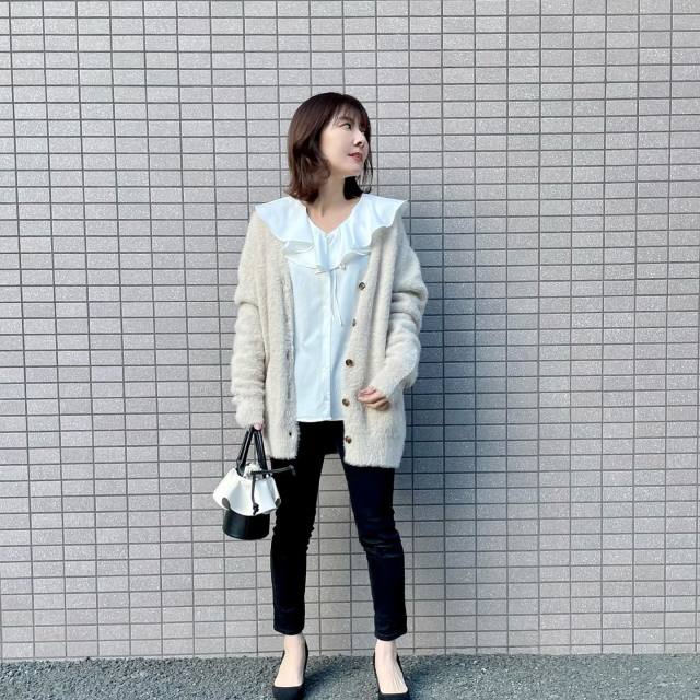 【オフィスカジュアル×シャツインしないコーデ3】流行りのカーディガンを重ねる！