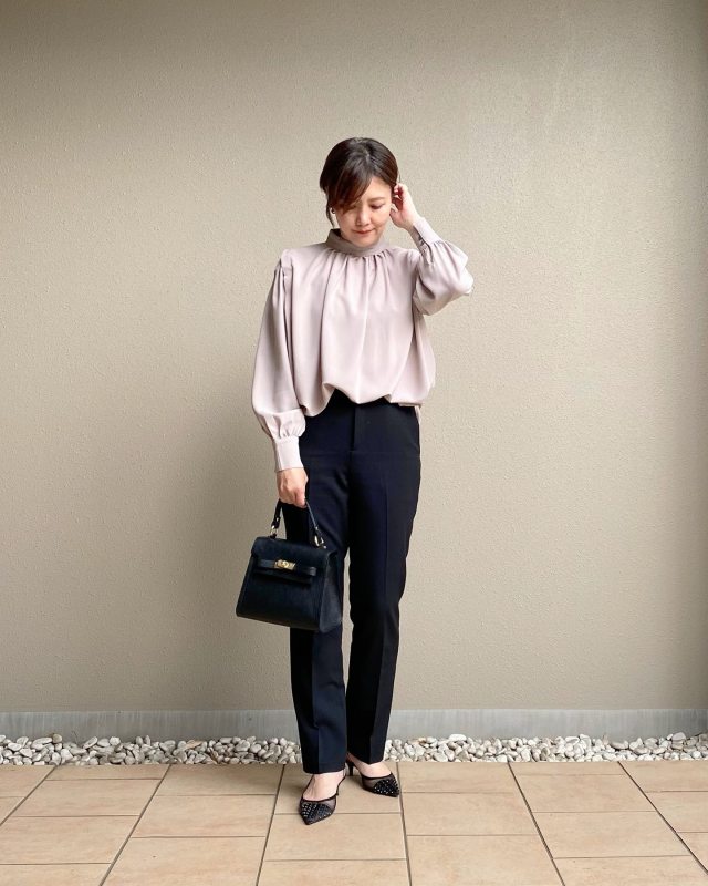 【50代の体型カバー服4】濃色のセンタープレスパンツ
