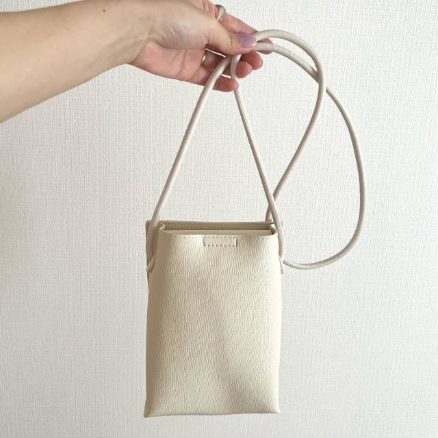 SHEIN（シーイン）のホワイトバッグコーデ