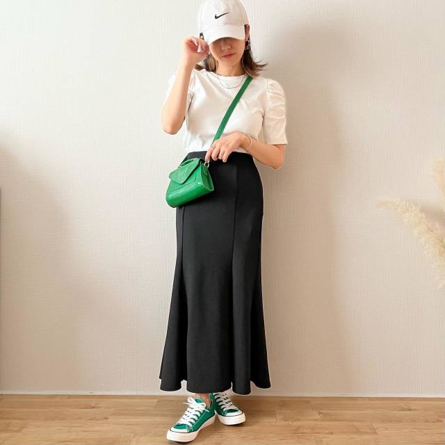 SHEIN（シーイン）のグリーンバッグコーデ