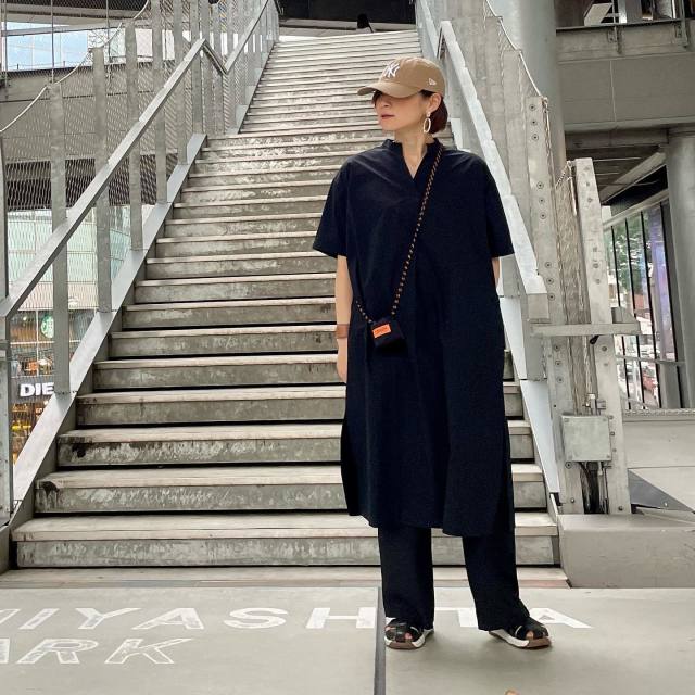 【ニューエラのキャップコーデ】40代50代におすすめ「ベーシックな色×控え目ロゴのキャップ」