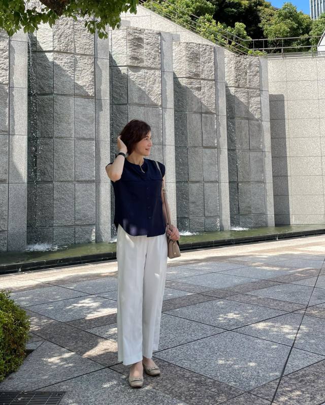 2｜ノースリーブのブラウスを合わせる