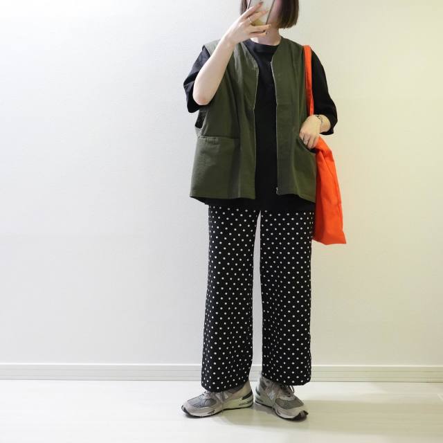 【前開きベストの下に着るもの1】ゆったりめの半袖Tシャツ