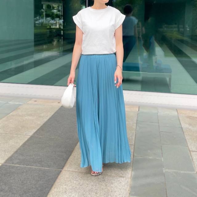 【4】パンツ派さんにおすすめ「揺れ感のあるプリーツパンツ」