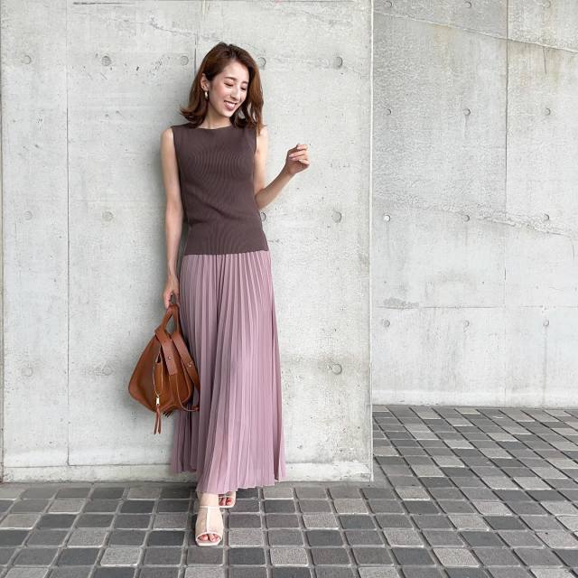 【4】パンツ派さんにおすすめ「揺れ感のあるプリーツパンツ」