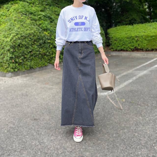 40代のデニムスカートは「ロング丈＆きれいなシルエット」が正解