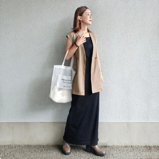 【4】ノースリーブワンピース×前開きのベスト・ジレ