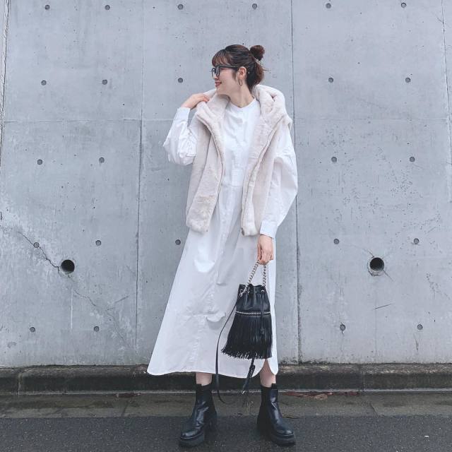チェーンショルダーの巾着バッグ