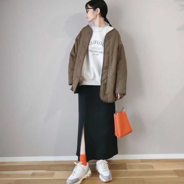 スニーカーに合わせる