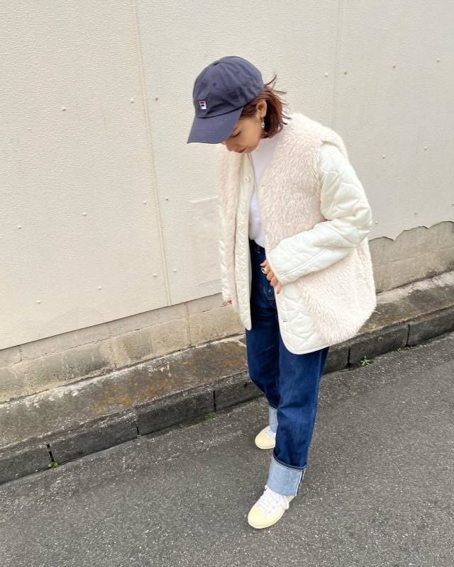 【2】ネイビーキャップ×デニムパンツ