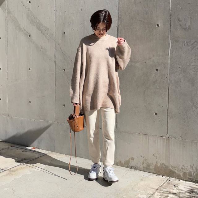 2｜オフホワイト・アイボリーのパンツ