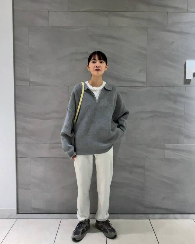 ハーフジップ＋Tシャツ＋ネックレスの重ね技もおしゃれ！