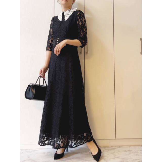 LEJA（レジャ）の白いビッグカラーが可愛い黒レースドレス