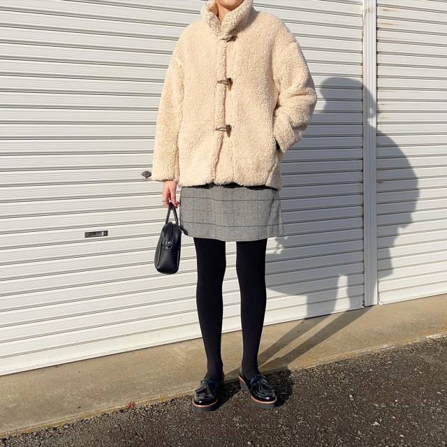 【ボアブルゾンのコーデ2】ミニスカート・ショートパンツに合わせる