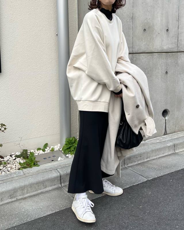 最旬スタイルは「スウェット×タートルネック」の重ね着！