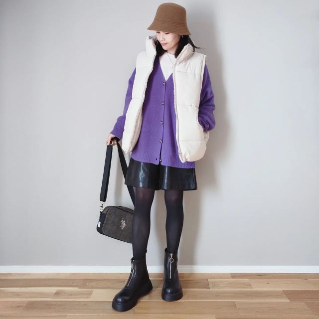 ショート丈ボトムス×ダウンベストで今っぽいシルエットに