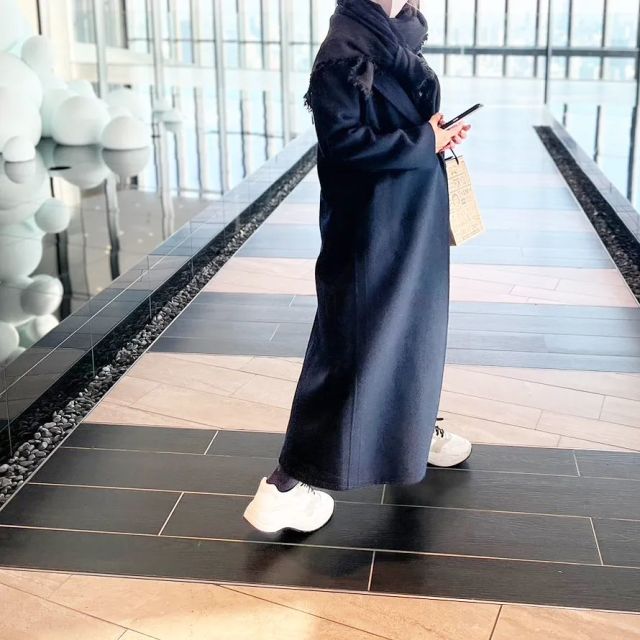 【50代の冬のスニーカーコーデ7】スニーカー×きれいめロングコート