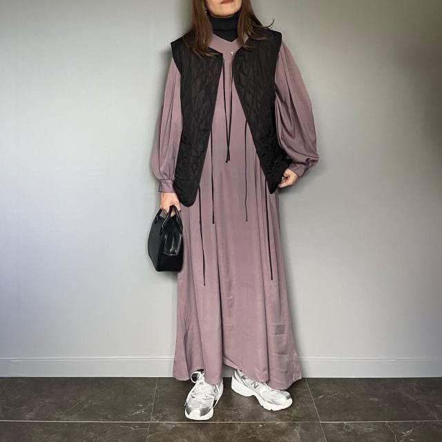 ワンピースにベストを重ねる