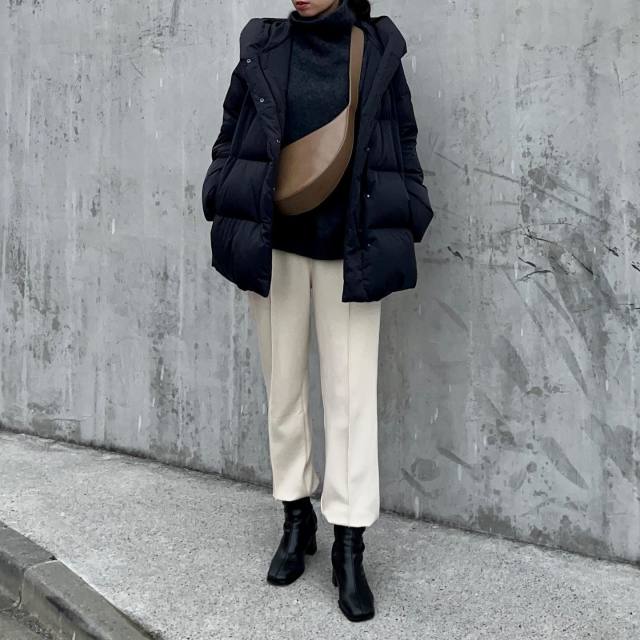 【40代50代・冬のオフィスカジュアル2】モノトーンコーデは「抜け感トレンド服」をチョイス
