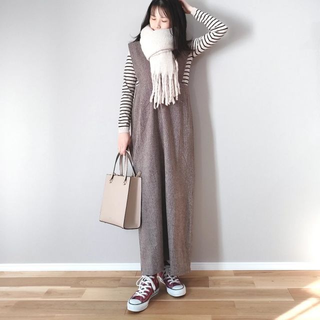 【2024秋冬おすすめコーデ3】ボーダートップス×サロペットパンツ
