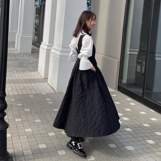 黒のジャンパースカートにおすすめのインナーは？