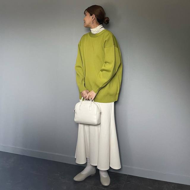 3｜ゆったりとしたスウェット・ニットを裾出しする